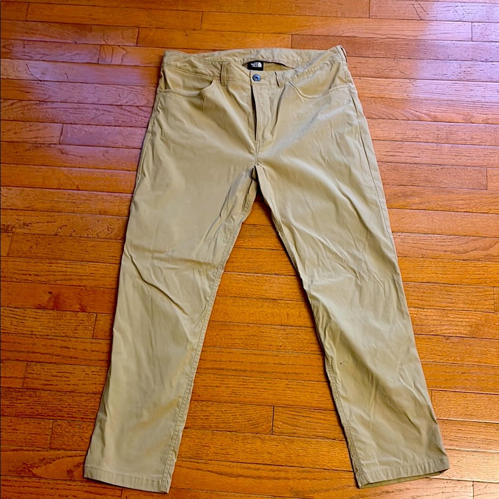 Men North Face khaki pants. Tech style moisture wicking material. 34x30
